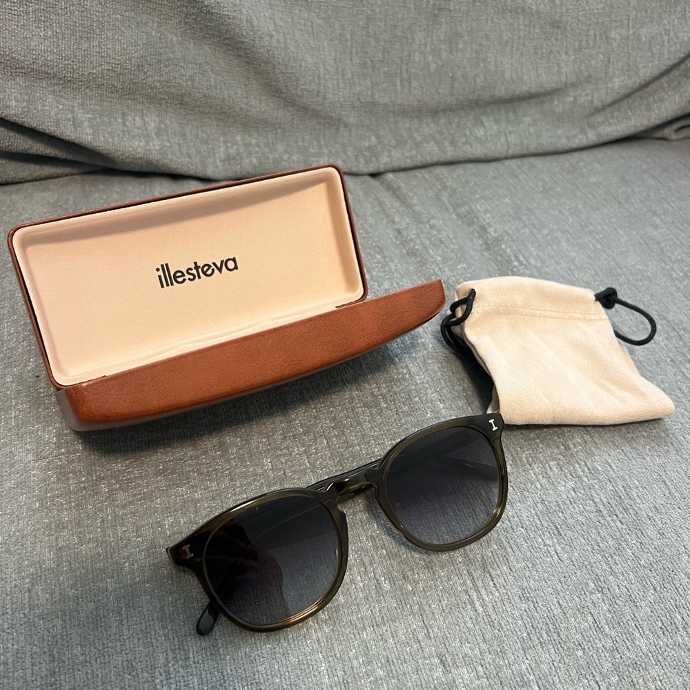 Illesteva Italian Sunglasses with Case